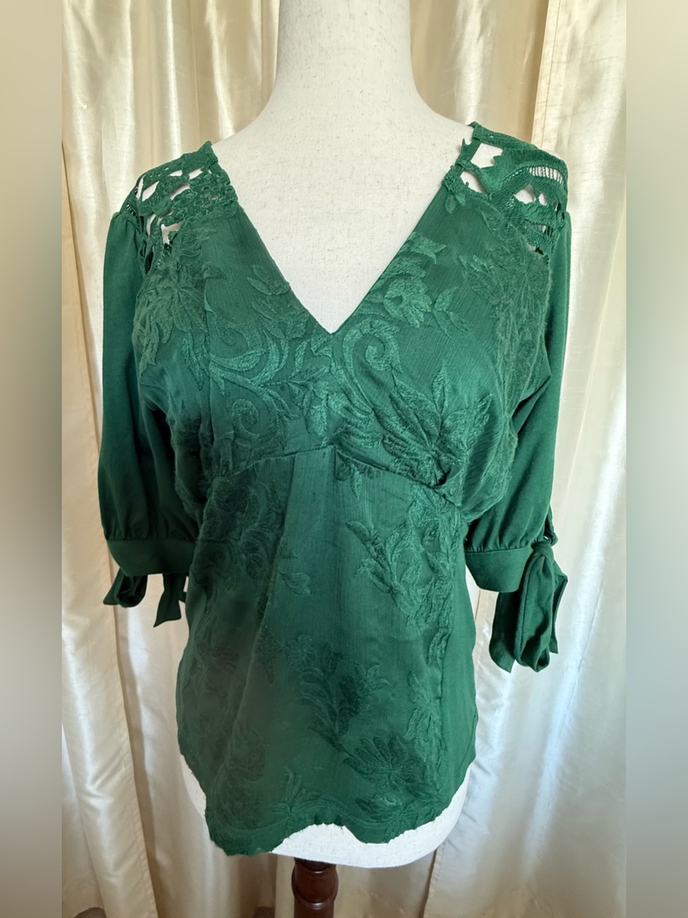 Anthropologie Tiny  Ophelia Embroidered Green Blouse Size XS EUC - Picture 4 of 11